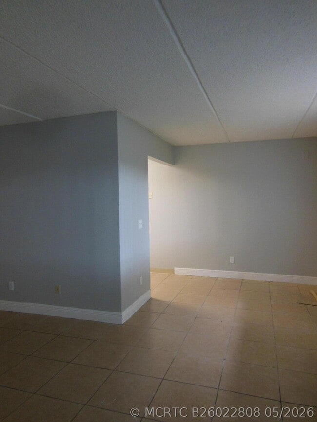 Building Photo - 103 Meadows Cir