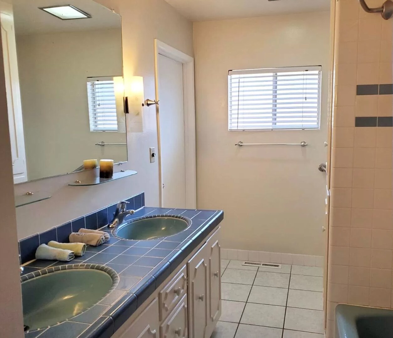 Building Photo - 6901 Sunkist Dr