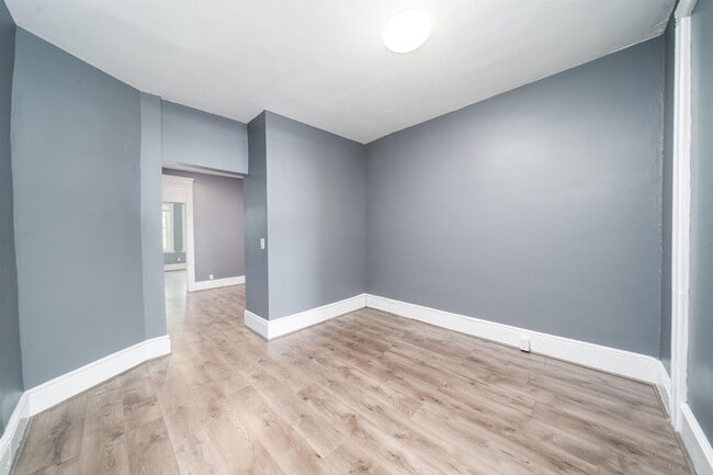 Building Photo - 122 Mallory Ave