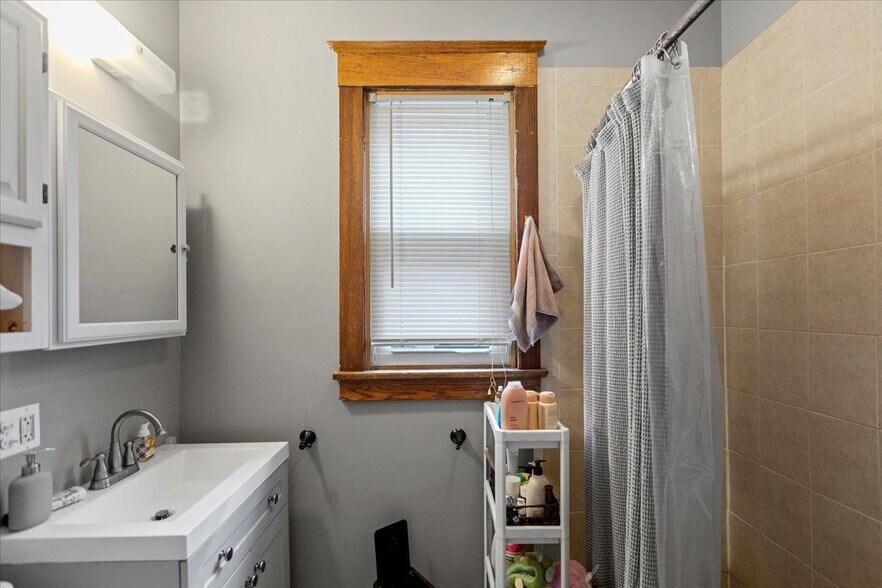 Building Photo - 1117 Foster St