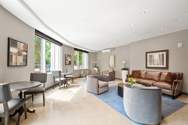 Building Photo - 54 Rainey St