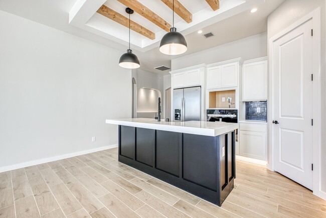 Building Photo - Beautiful East side House 4 bed-2.5 baths, part of The  Club that includes Swimming Pool, Gym, Te...