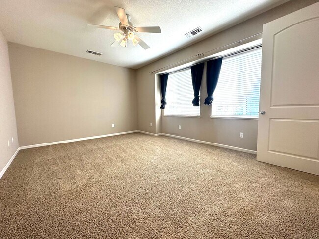 Building Photo - Spacious Home in Prime Turlock Location