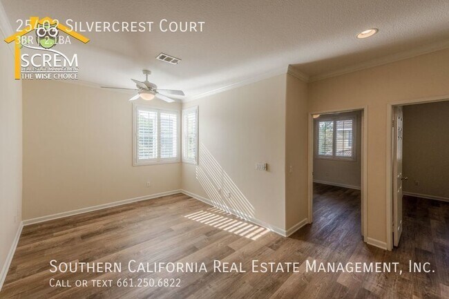 Building Photo - Three Bedroom + Loft Townhome in Gated Com...