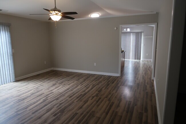Building Photo - 210 Orch Pk Ln
