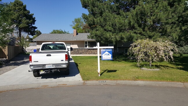 Building Photo - 3 Bed/2 Bath Northside Home