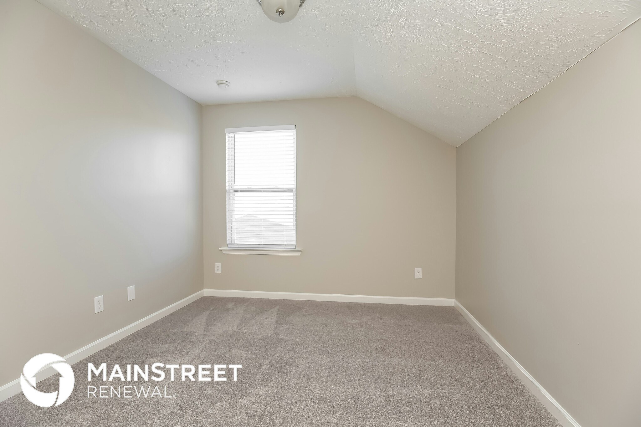Building Photo - 1124 Shallowbrook Trail S