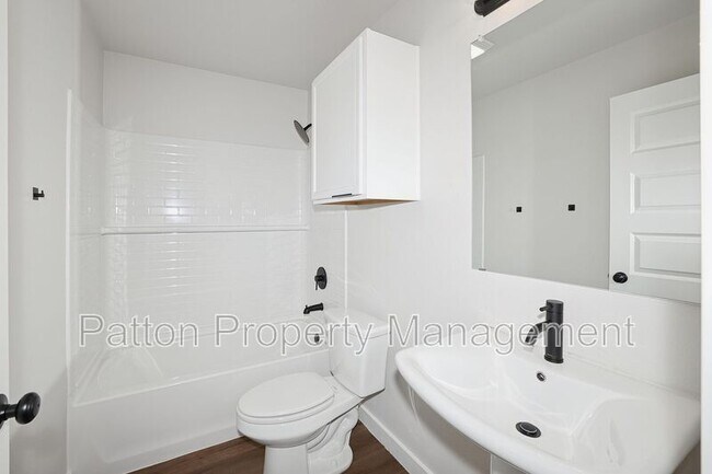 Building Photo - 6651 Athens St