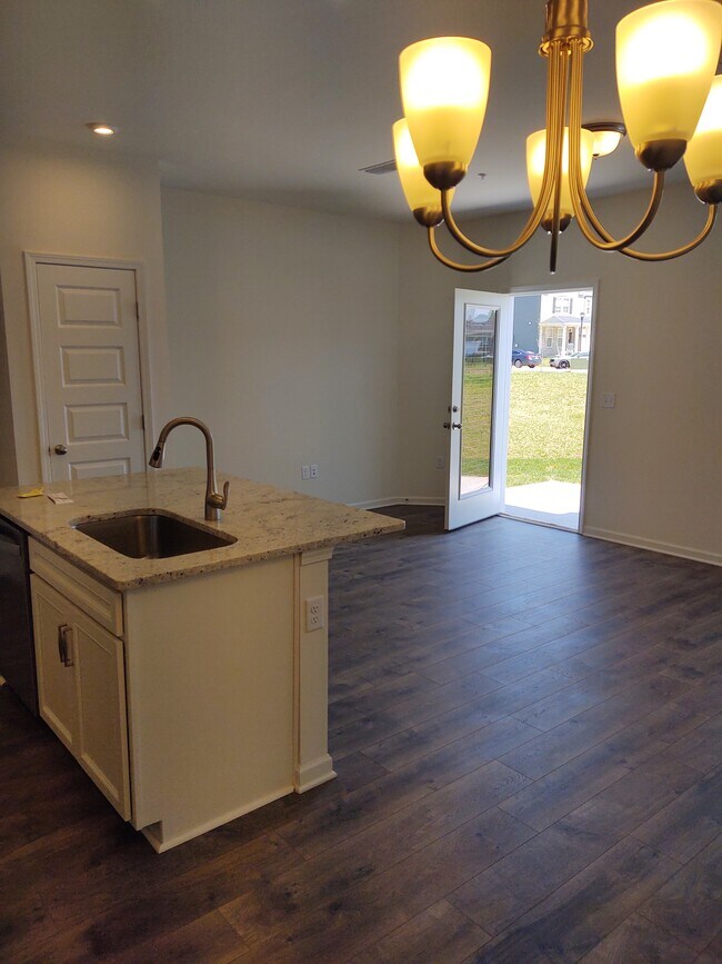 Building Photo - 3316 Deerchase Cir