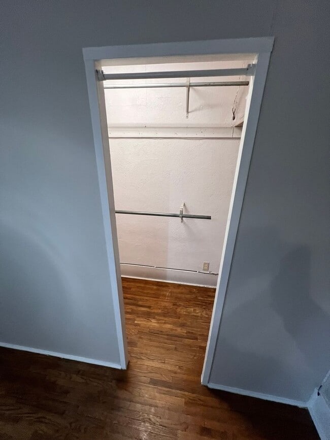 Building Photo - 2 bedroom home in Boone, fenced in yard, great for families!