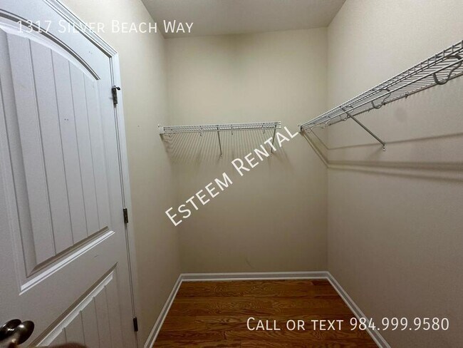 Building Photo - 1317 Silver Beach Way