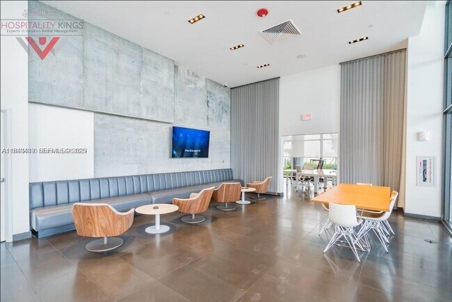 Building Photo - 1600 NE 1st Ave