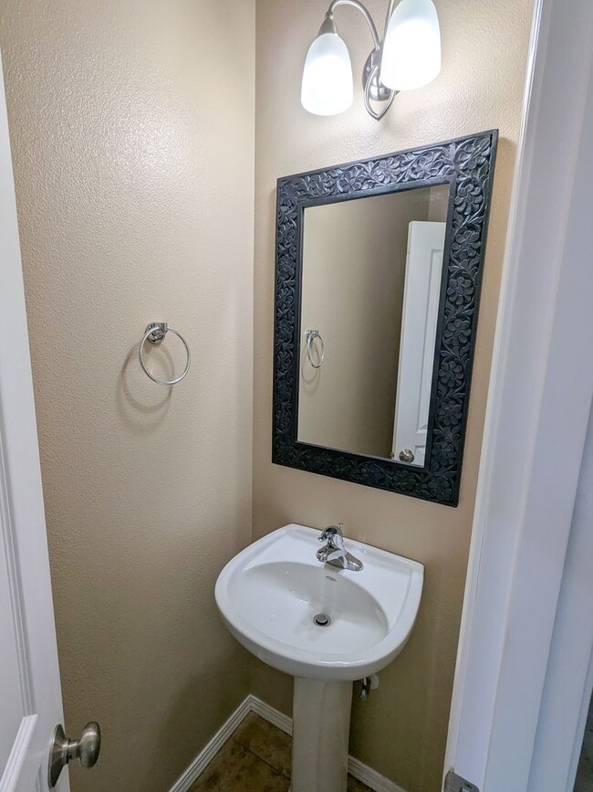 Building Photo - 5997 Blue River Dr SE