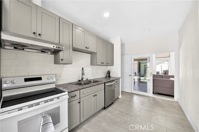 Building Photo - 525 W Woodcrest Ave