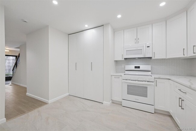 Building Photo - 70 Pheasant Run