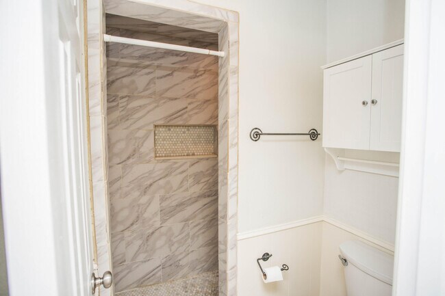 Building Photo - 1407 Elkhart Ave