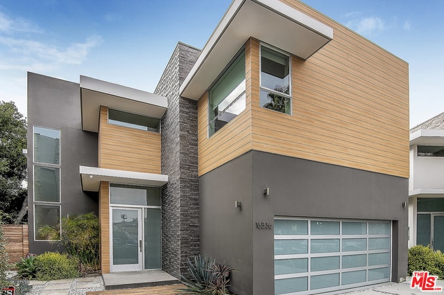 Building Photo - 16536 Moorpark St