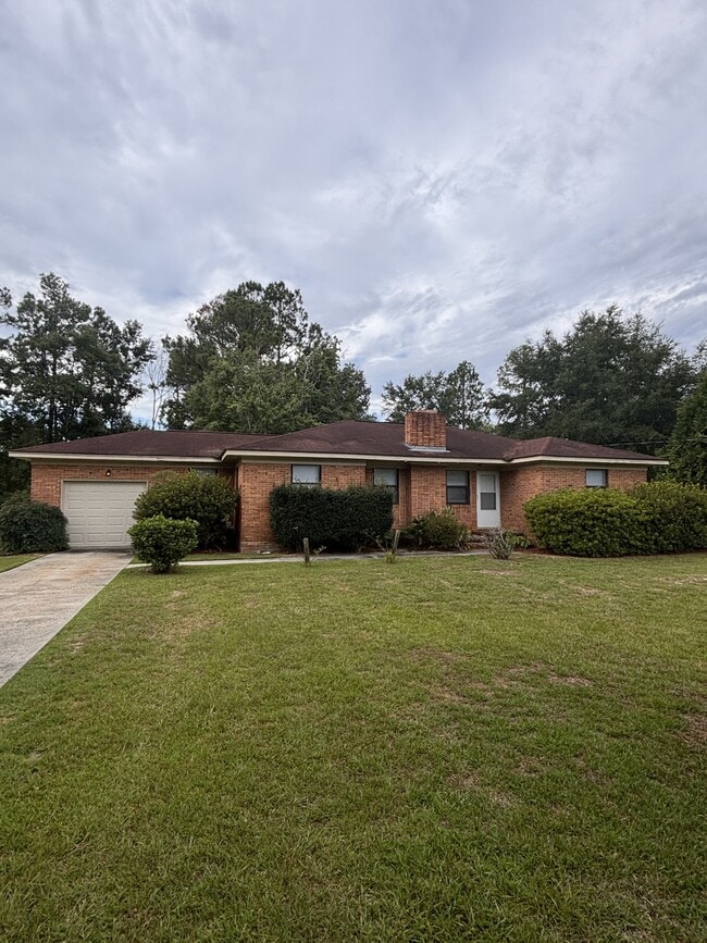 Building Photo - 210 N Edgewood Dr