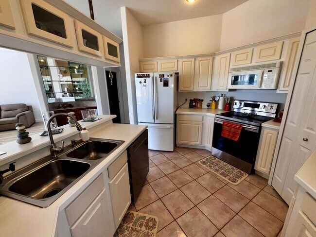 Building Photo - 3 Bedroom 2.5 Bath Cinnamon Bay Home with Stunning view, and Hardwood Flooring!