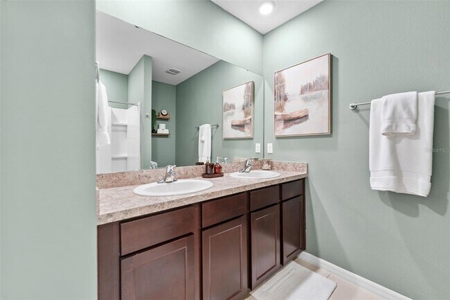 Building Photo - 10918 Trailing Vine Dr