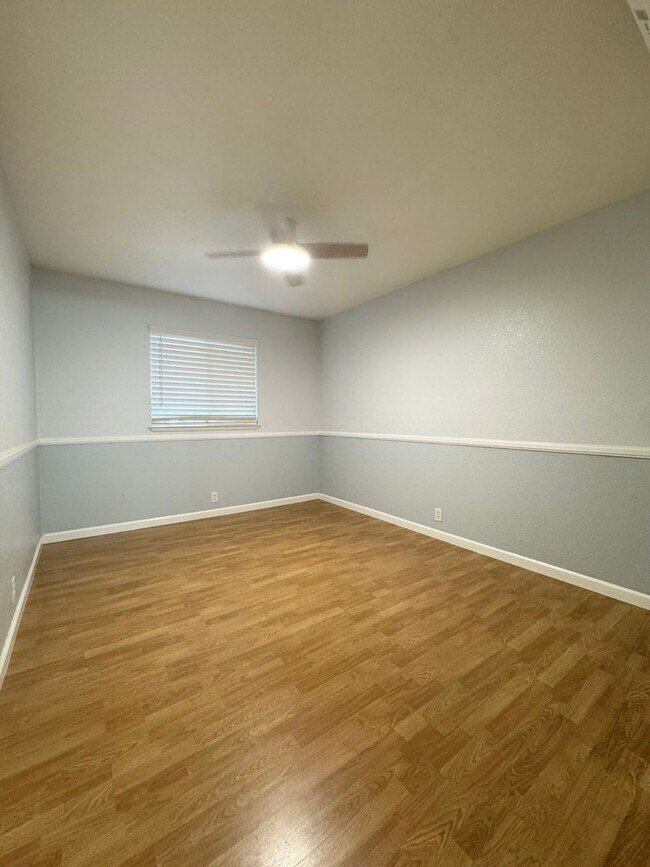Building Photo - Beautiful home in Parkwood Estates