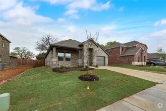Building Photo - 208 Briarwood Ln