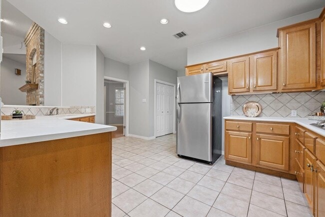 Building Photo - 10117 Coleus Cove