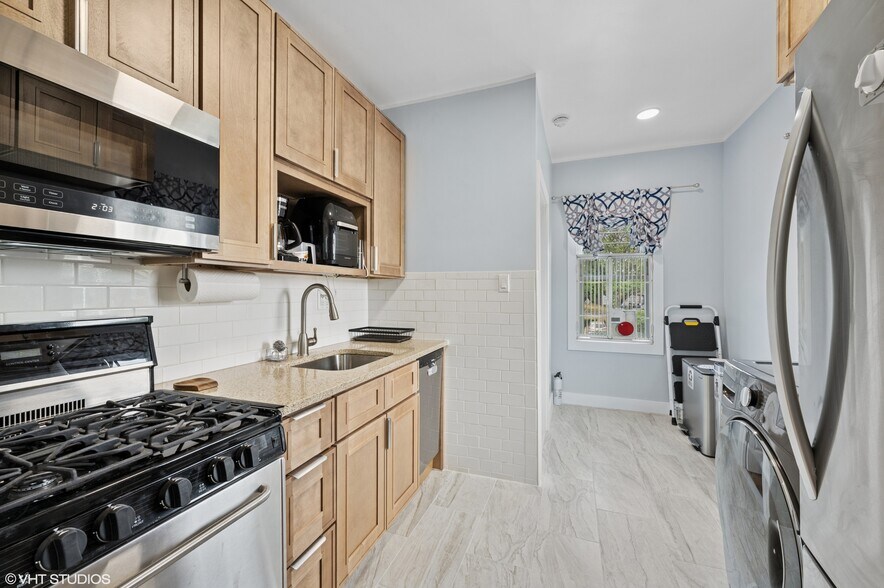 Building Photo - 957 Fteley Ave