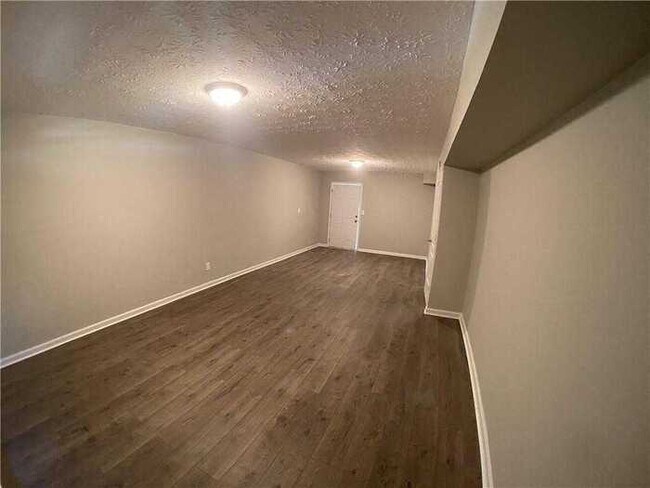 Building Photo - Fantastic 4bd/2ba home! Coming soon!