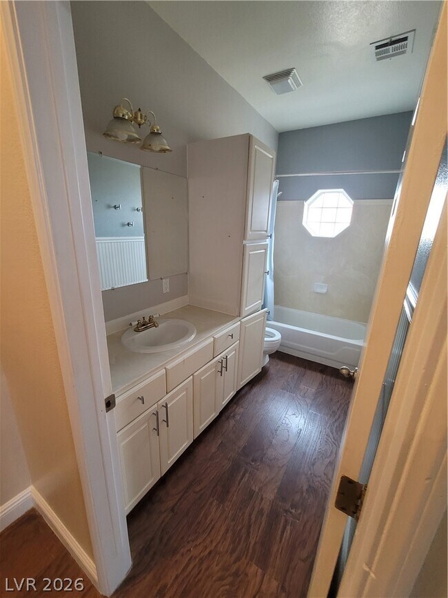 Building Photo - 1951 Jim Haworth