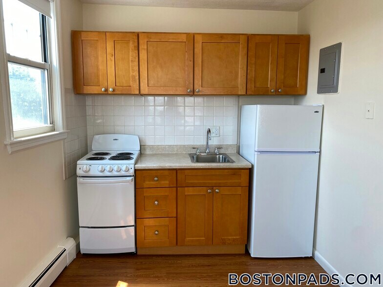 Primary Photo - 160 N Beacon St