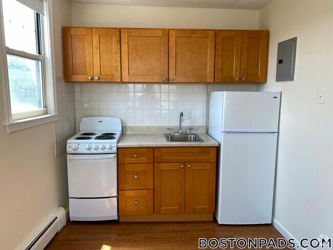 Building Photo - 160 N Beacon St