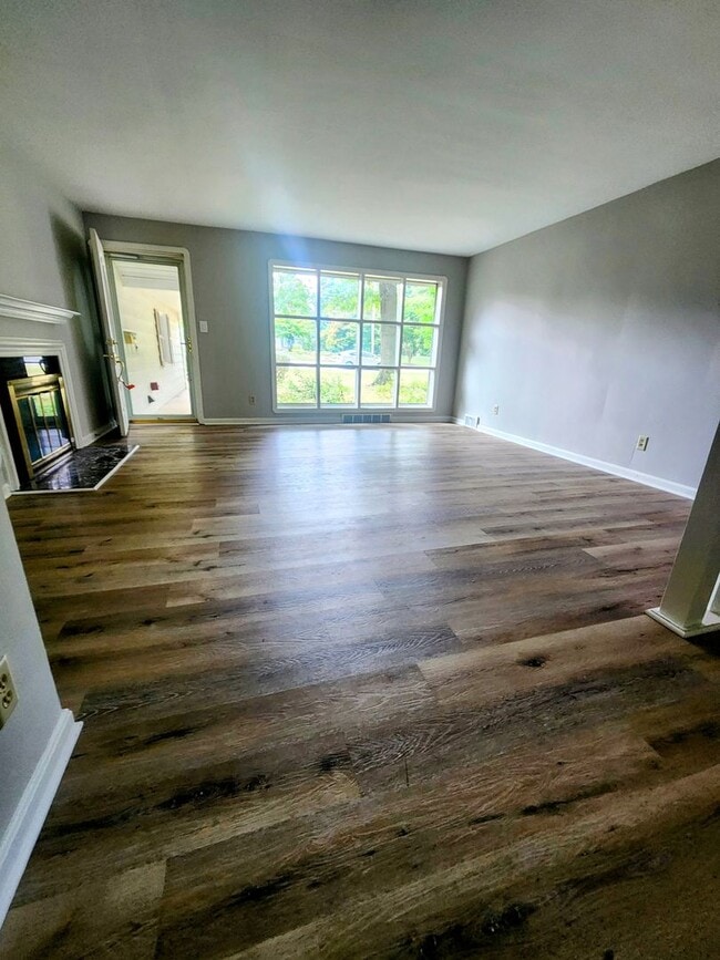 Building Photo - Charming 2-Bedroom Home in Fairview Park