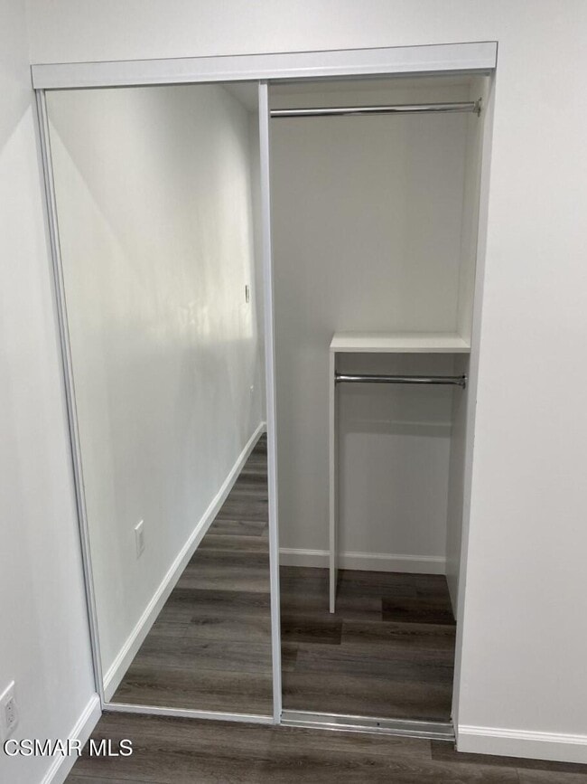 Building Photo - 845 La Grange Ave