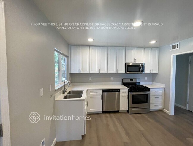 Building Photo - 3823 Shasta Cir