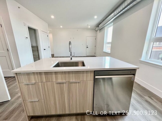 Building Photo - 1843 Hartranft St