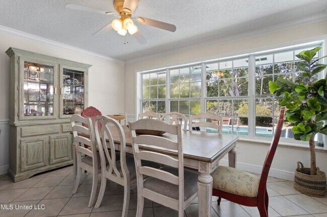 Building Photo - 550 Mockingbird Dr