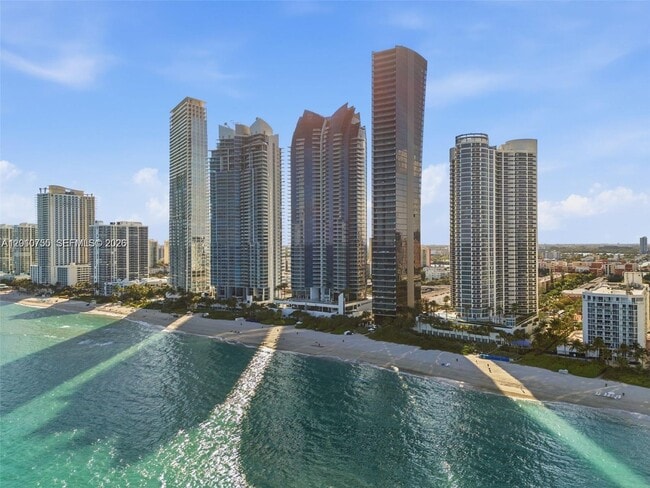 Building Photo - 17121 Collins Ave