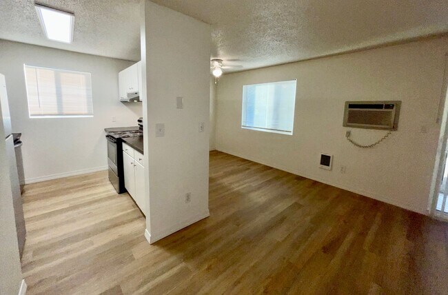 Building Photo - RENOVATED 2BD/1BA MILLWOOD APARTMENT | A/C | COVERED PARKING | PET FRIENDLY | AVAIL APRIL 15, 2026