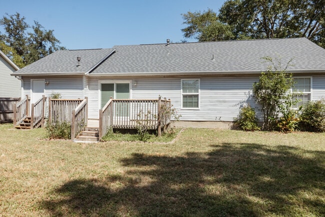 Building Photo - 309 Green Oak Dr