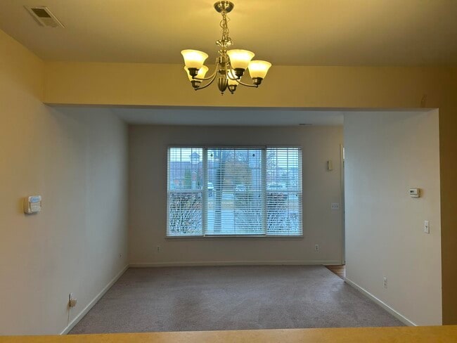 Building Photo - 609 Powell Dr