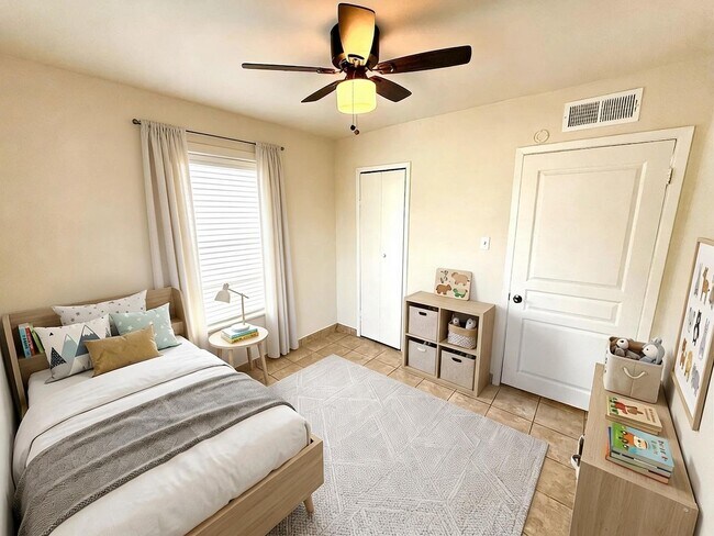 Building Photo - 520 Prado St