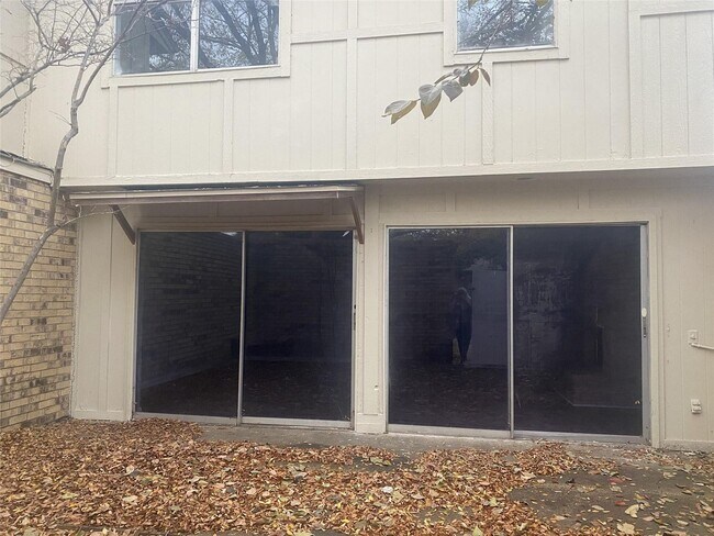 Building Photo - 501 Towne House Ln