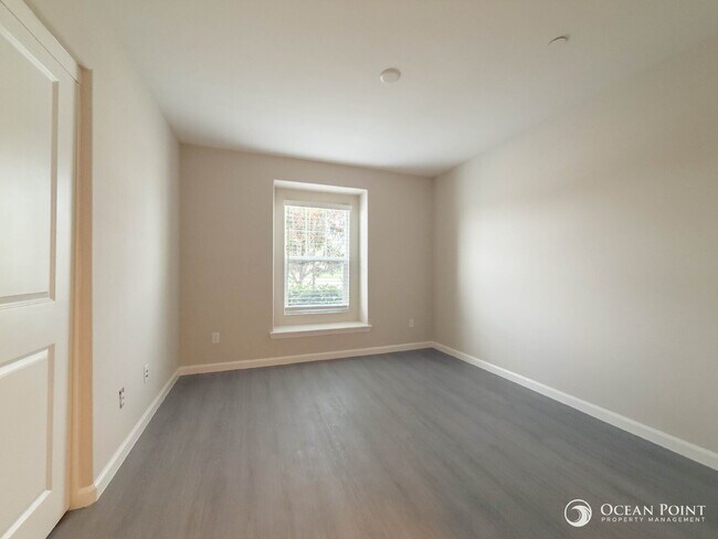Building Photo - 3 Bedroom Condo for Rent in Oxnard by the ...