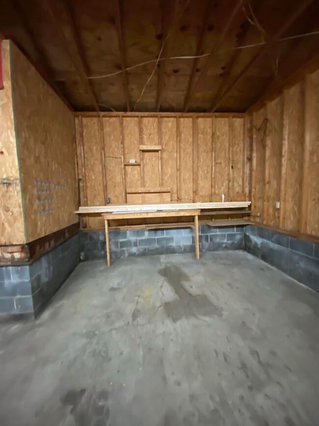 Building Photo - Now accepting applications for a 2 bedroom...