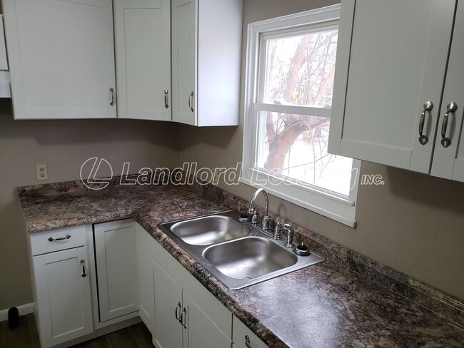 Building Photo - Spacious 4 Bedroom Home in Vermilion Near ...