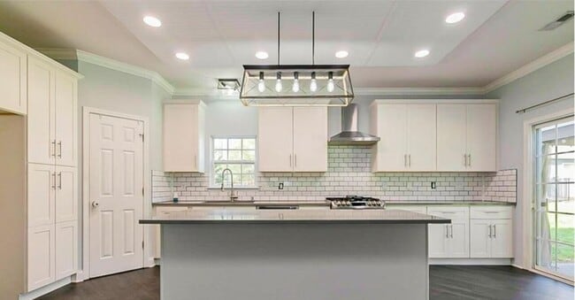 Building Photo - Leah Meadow