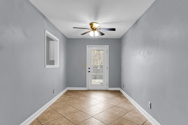Building Photo - 206 Pine Shadow Dr