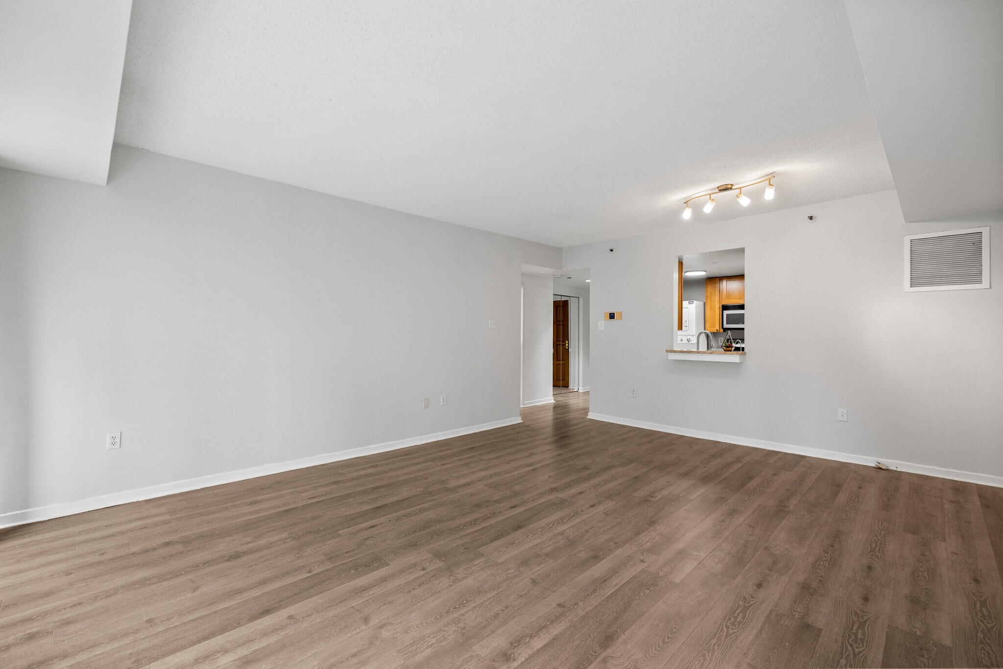 Building Photo - 1530 Key Blvd