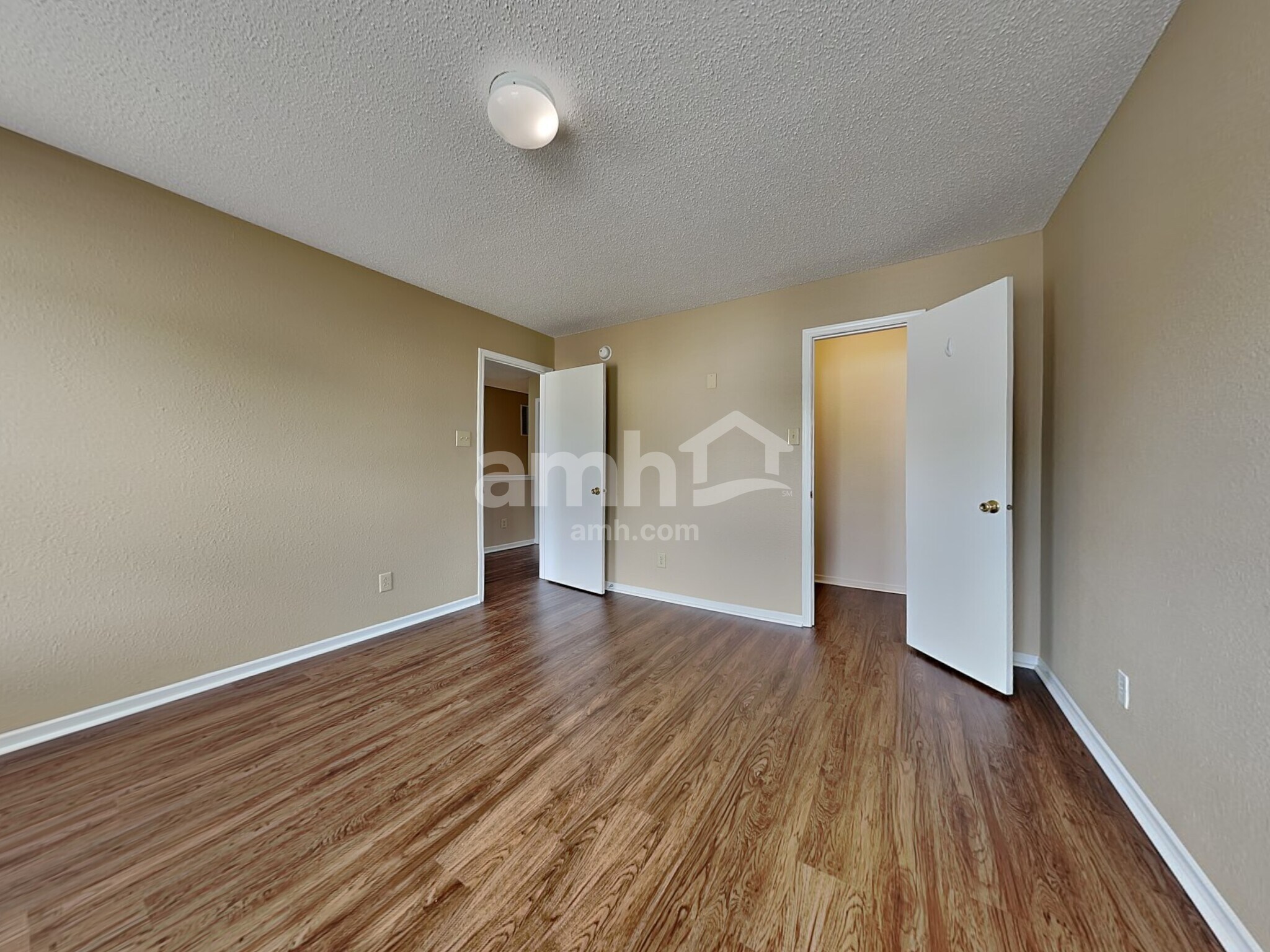 Building Photo - 14470 Forsythia Ln